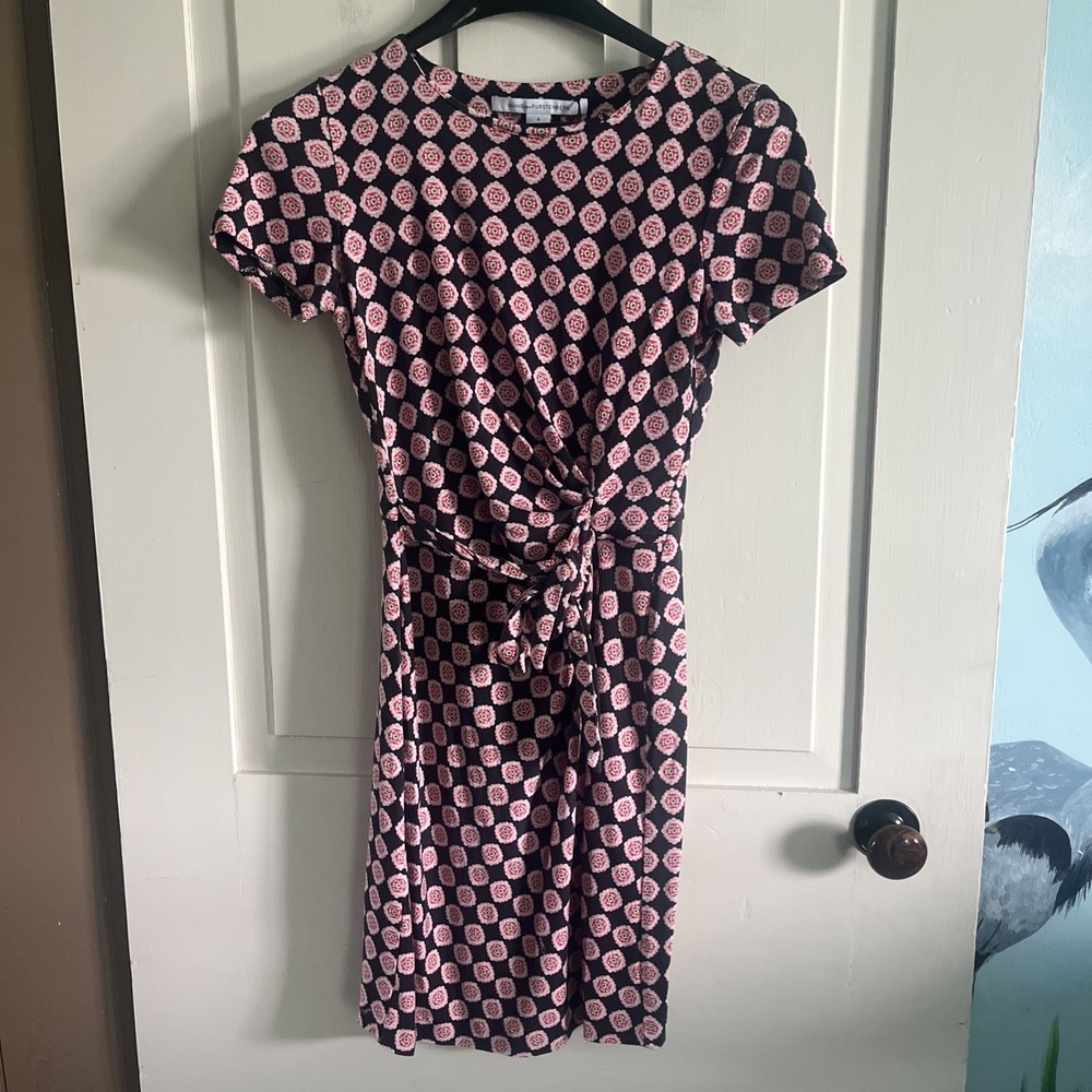 Diane Von Furstenberg 100% Silk Front Tie Dress Size 4 Designer Geometric Fitted